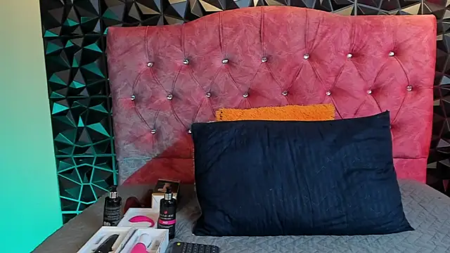 karenwild 1 online show from June 2026 01:44:02 PM