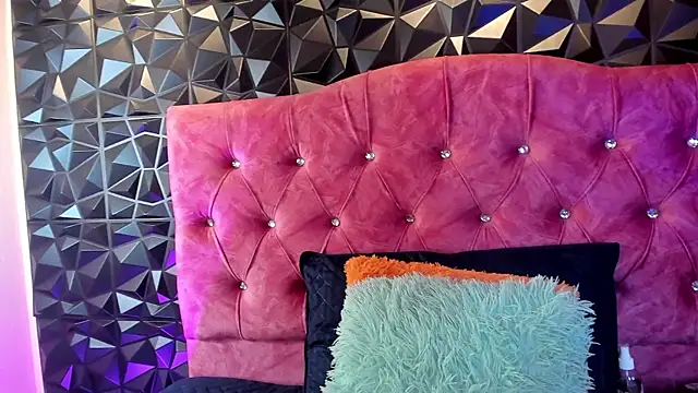 karenwild 1 online show from April 2026 06:25:02 PM