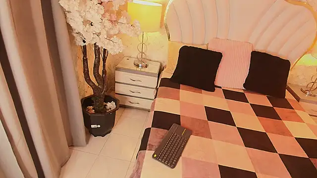 YazminJenner online show from April 2026 04:50:04 AM