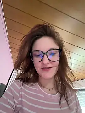 ViviLuu online show from March 2026 01:01:02 PM