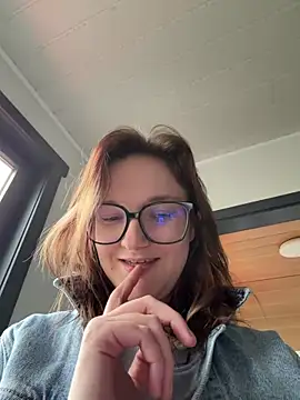 ViviLuu online show from March 2026 03:39:01 PM