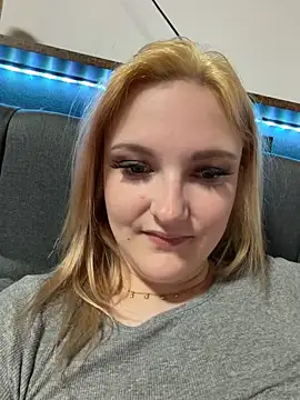 ViviLuu online show from April 2026 10:08:02 PM