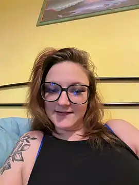 ViviLuu online show from April 2026 04:25:02 PM