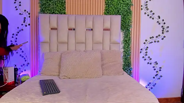 Snapshot of Emma_Nmm chatting on February 2026 07:25:01 PM Emma Nmm online show from February 2026 07:25:01 PM