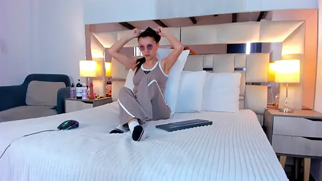 EloiseClairmont online show from April 2026 07:37:01 PM