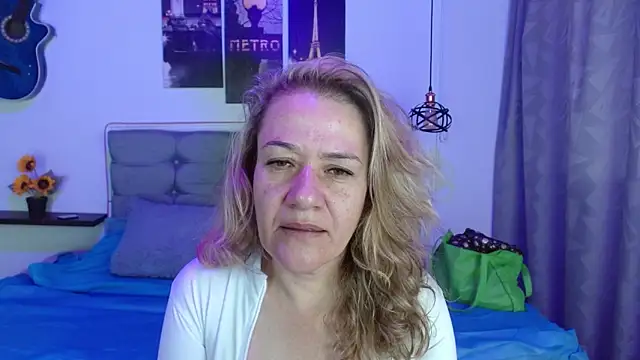 andreea xx online show from February 2026 01:43:02 PM