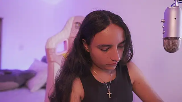  emily jonexs online show from March 2026 09:52:01 PM