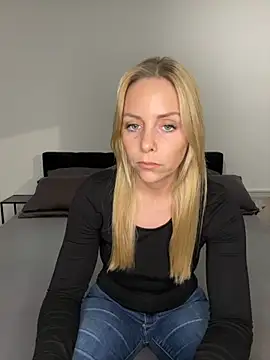 emily-becker22 online show from February 2026 04:31:02 PM