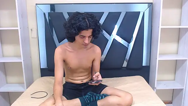 SamiSaturno online show from February 2026 07:32:02 PM