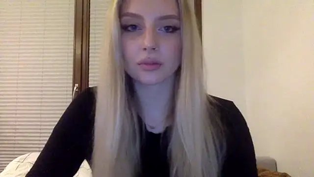Snapshot of MayaWetDream chatting on May 2026 08:17:02 PM MayaWetDream online show from May 2026 08:17:02 PM