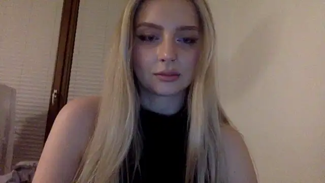 Snapshot of MayaWetDream chatting on April 2026 09:30:02 PM MayaWetDream online show from April 2026 09:30:02 PM