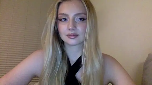 Snapshot of MayaWetDream chatting on May 2026 08:24:02 PM MayaWetDream online show from May 2026 08:24:02 PM