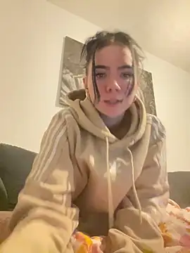 Snapshot of zoeelovee chatting on February 2026 06:09:01 PM zoeelovee online show from February 2026 06:09:01 PM