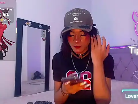 moonlyvelvet online show from February 2026 06:04:01 AM