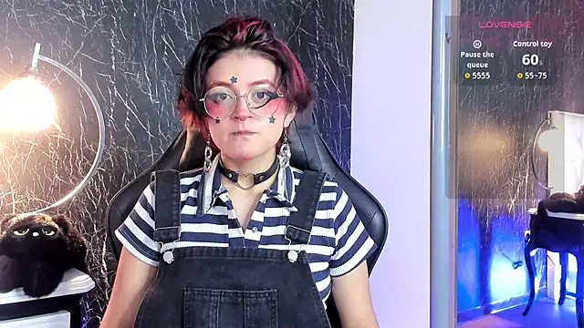 YuuMiko online show from April 2026 01:01:02 PM