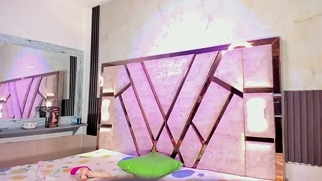 salem rosee online show from April 2026 01:41:01 AM