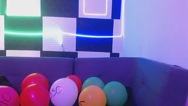 astrid blaze 27 online show from February 2026 05:55:01 PM