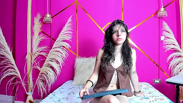 Snapshot of scarletdream5 chatting on April 2026 12:21:02 PM scarletdream5 online show from April 2026 12:21:02 PM