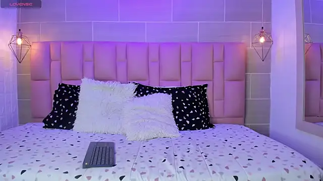 Naomi-Thompson online show from February 2026 10:22:02 PM