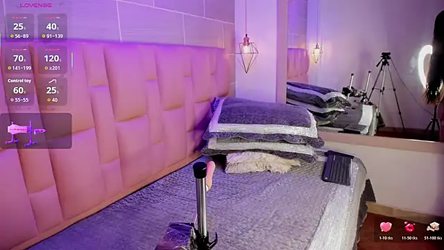 Naomi-Thompson online show from February 2026 08:21:01 PM