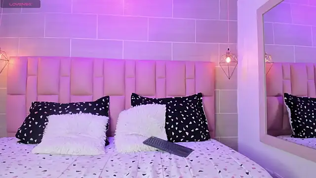 Naomi-Thompson online show from February 2026 07:27:02 PM