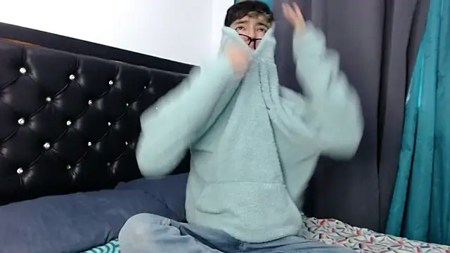 Snapshot of gabriel_x18 chatting on February 2026 09:17:01 PM gabriel x18 online show from February 2026 09:17:01 PM