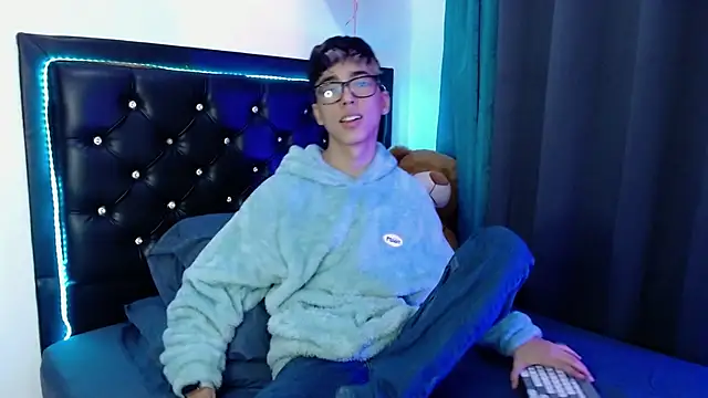 Snapshot of gabriel_x18 chatting on February 2026 10:54:02 PM gabriel x18 online show from February 2026 10:54:02 PM