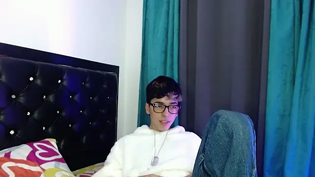 Snapshot of gabriel_x18 chatting on February 2026 05:05:01 AM gabriel x18 online show from February 2026 05:05:01 AM