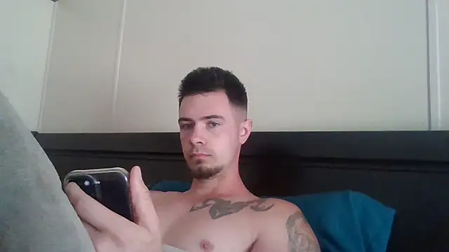 Snapshot of midnightsinz chatting on May 2026 04:43:01 PM midnightsinz online show from May 2026 04:43:01 PM