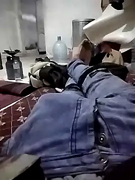 Snapshot of UnsureSlide chatting on April 2026 01:28:01 AM UnsureSlide online show from April 2026 01:28:01 AM