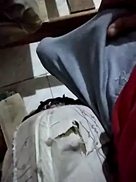 Snapshot of UnsureSlide chatting on March 2026 01:29:01 AM UnsureSlide online show from March 2026 01:29:01 AM