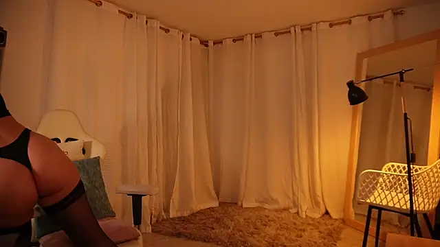 Madisonlara1 online show from April 2026 06:04:02 PM