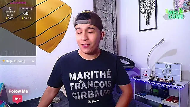 Snapshot of MaxParker21 chatting on February 2026 02:06:02 PM MaxParker21 online show from February 2026 02:06:02 PM