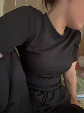 DoliceGirl2k online show from June 2026 02:00:02 AM