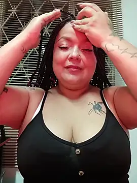 Snapshot of SweettSin chatting on April 2026 11:17:01 PM SweettSin online show from April 2026 11:17:01 PM