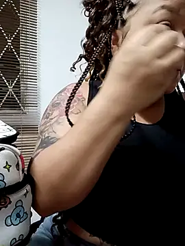 Snapshot of SweettSin chatting on February 2026 11:10:02 AM SweettSin online show from February 2026 11:10:02 AM