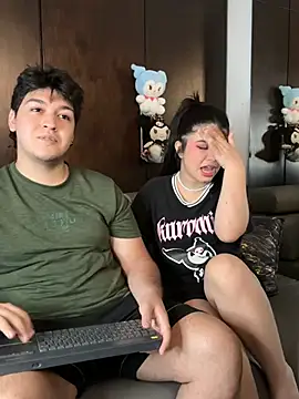 EmilyAndAndrew online show from April 2026 04:16:02 AM