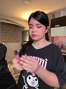 EmilyAndAndrew online show from April 2026 04:08:02 AM