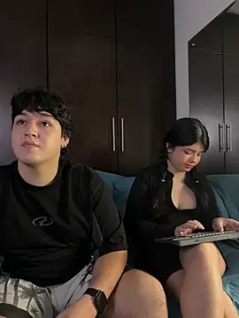 Snapshot of EmilyAndAndrew chatting on February 2026 03:53:02 AM EmilyAndAndrew online show from February 2026 03:53:02 AM