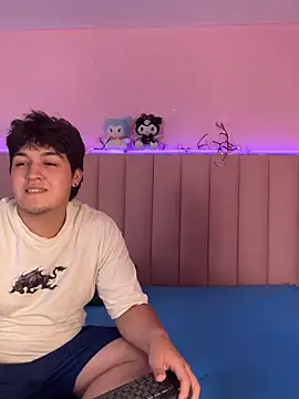 EmilyAndAndrew online show from May 2026 04:28:02 AM