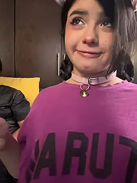 Snapshot of EmilyAndAndrew chatting on February 2026 03:58:01 AM EmilyAndAndrew online show from February 2026 03:58:01 AM