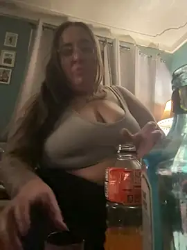 Snapshot of kayleighgirl chatting on May 2026 06:06:01 AM kayleighgirl online show from May 2026 06:06:01 AM