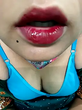 Snapshot of Tamilkannadacouple chatting on February 2026 04:46:01 AM Tamilkannadacouple online show from February 2026 04:46:01 AM