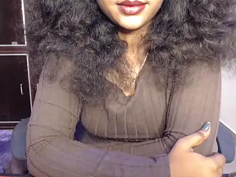 Snapshot of VixenNandhu chatting on April 2026 07:43:01 PM VixenNandhu online show from April 2026 07:43:01 PM