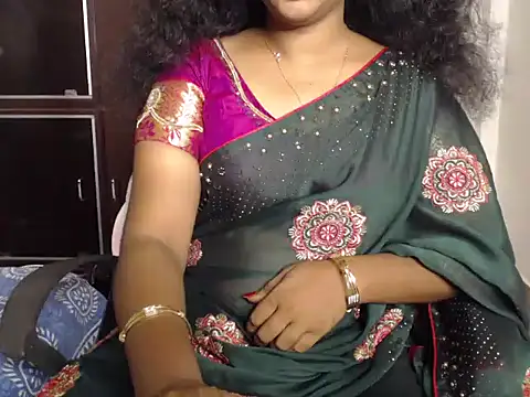 Snapshot of VixenNandhu chatting on April 2026 06:58:01 PM VixenNandhu online show from April 2026 06:58:01 PM