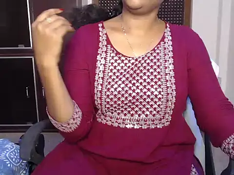 Snapshot of VixenNandhu chatting on April 2026 06:21:01 PM VixenNandhu online show from April 2026 06:21:01 PM