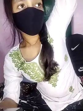 Naina-hott online show from April 2026 07:07:02 PM