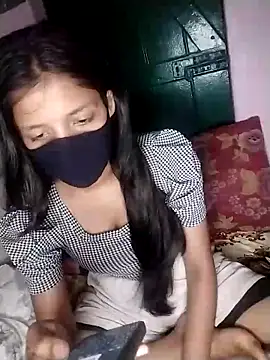 Naina-hott online show from April 2026 06:47:01 PM