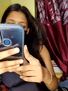 Snapshot of Naina-hott chatting on May 2026 06:33:01 PM Naina-hott online show from May 2026 06:33:01 PM
