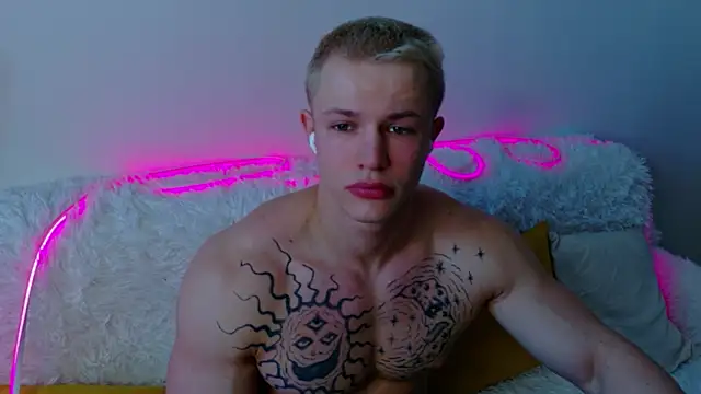 SterlingNoir online show from February 2026 11:07:01 AM